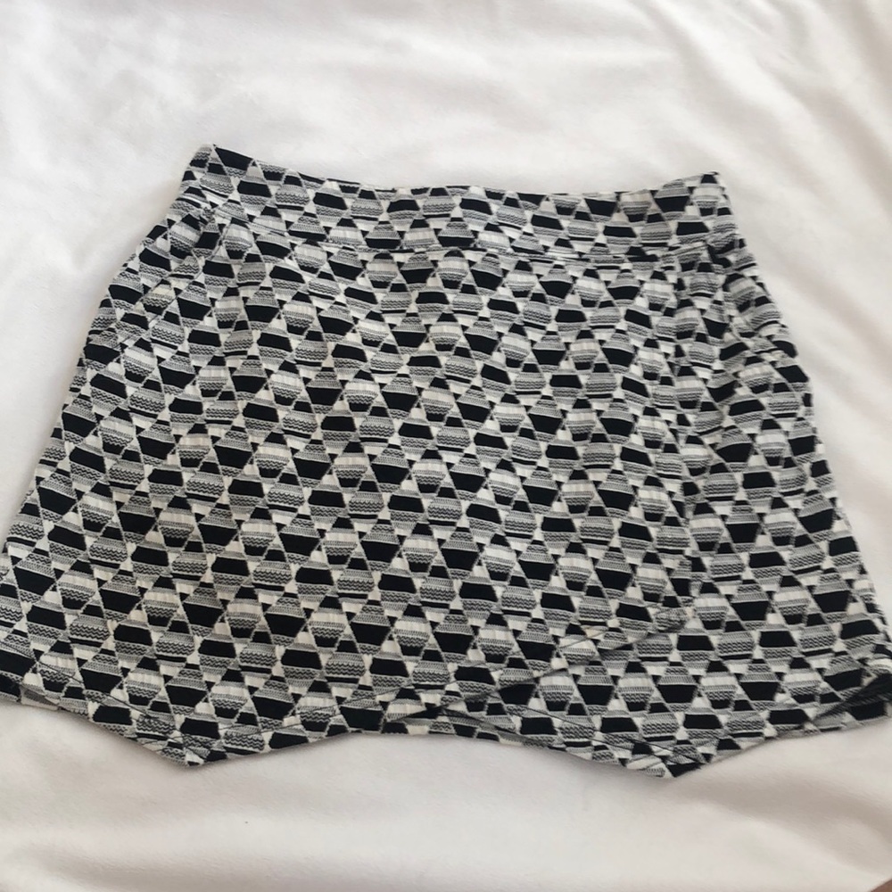 Sanctuary Black/White Envelope Skirt Size Small
